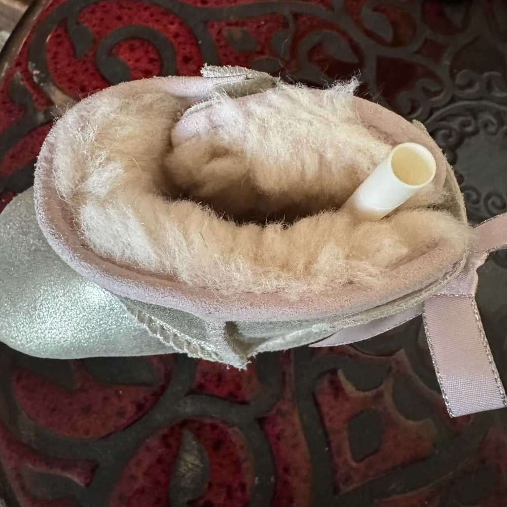 UGGs - Picture 6 of 7
